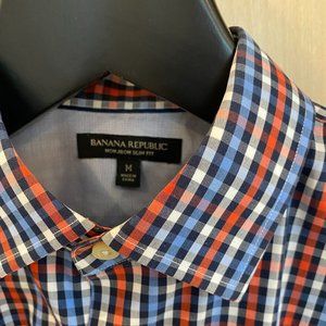 Banana Republic Men’s Non-Iron Shirt, Slim Fit, Size Medium, Red/Blue Plaid